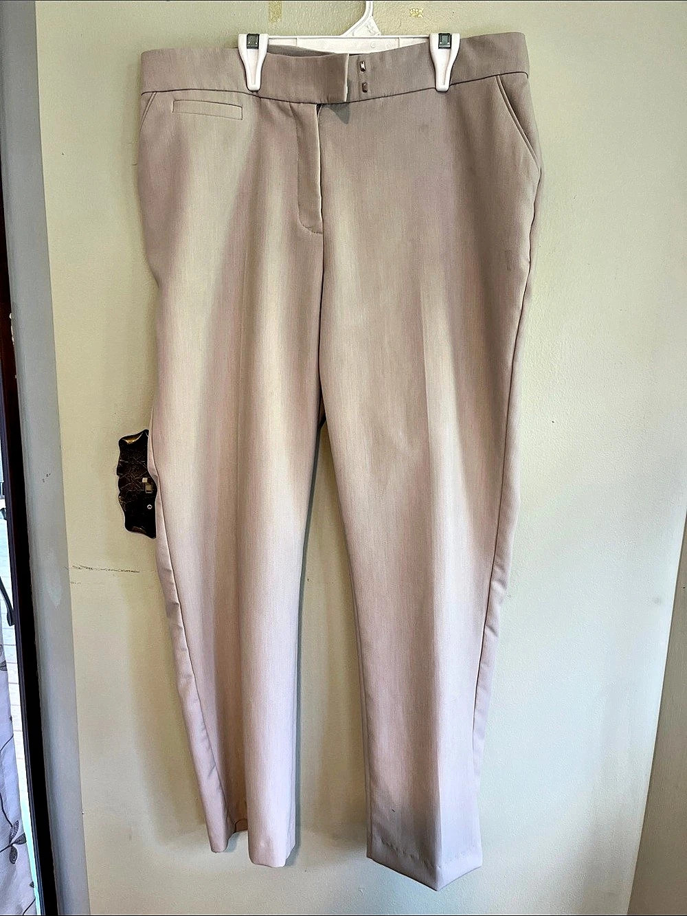 Investments women’s Beige Trousers Flat Front Straight Leg Career Pants Size 14